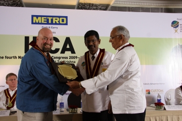 Chef-JT-Handy-receiving-Honorary-member-from-IFCA-compressor